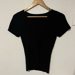 BLACK RIBBED CROP TOP